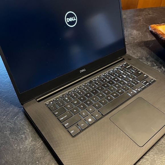 Dell XPS 15 - Picture 2 of 4
